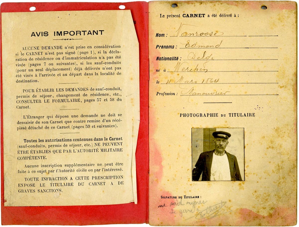 Carnet d'étranger tenant lieu de pièce d'identité, de permis de séjour et de sauf-conduit dans la zone des Armées, 30 septembre 1916. Archives municipales de Pérenchies - 2PER_I14