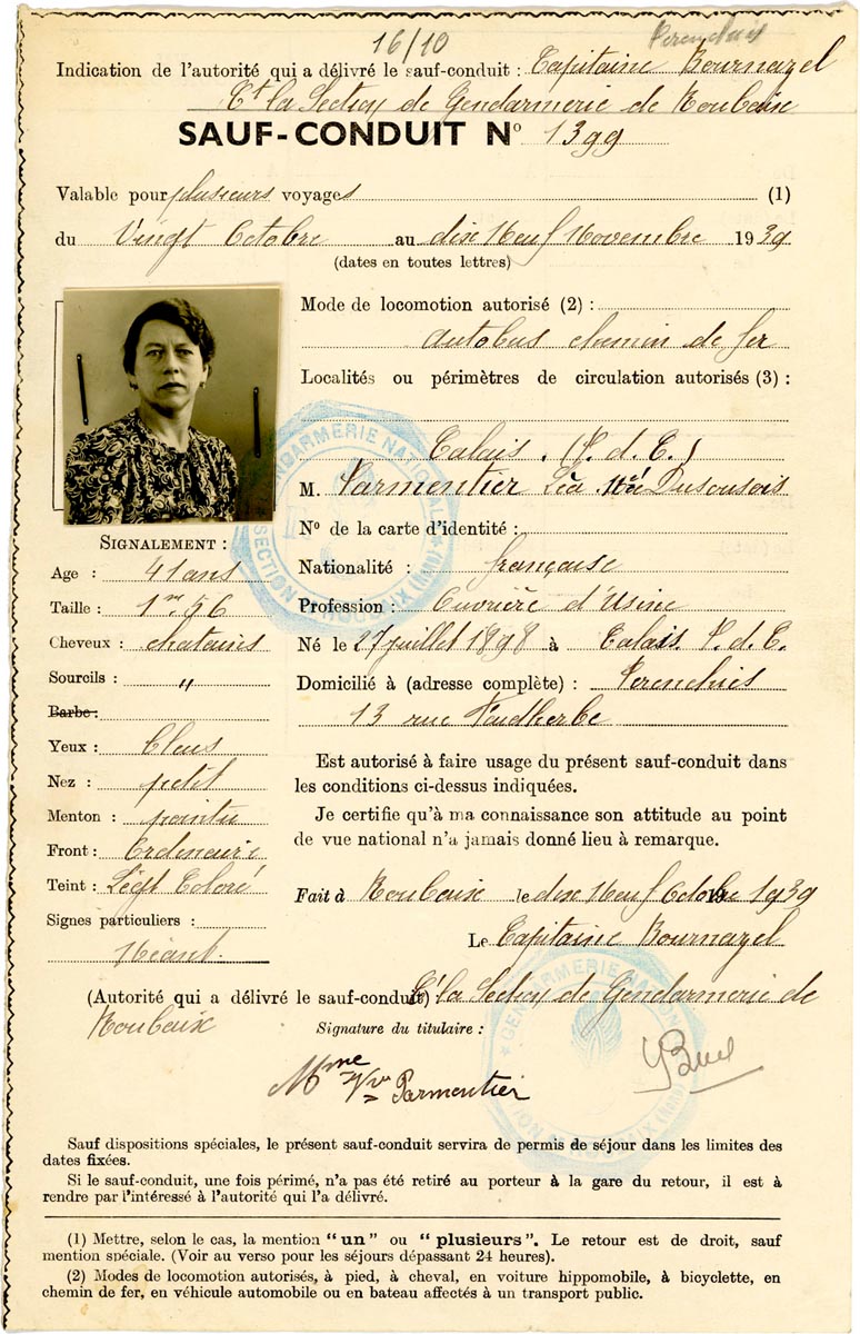 Sauf-conduits et laissez-passer tenant lieu de passeport, 1939. Archives municipales de Pérenchies - 4PER_H73
