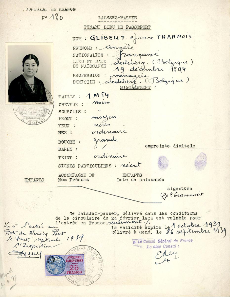 Sauf-conduits et laissez-passer tenant lieu de passeport, 1939. Archives municipales de Pérenchies - 4PER_H73