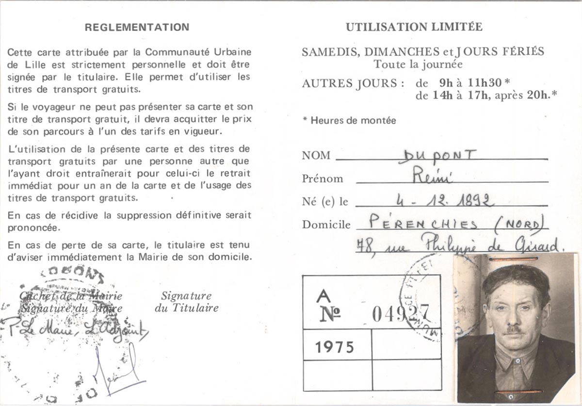 Carte de justification de droit pour le transport gratuit des personnes âgées, Communauté urbaine de Lille, 1975. Archives municipales de Pérenchies - 2O_PER33