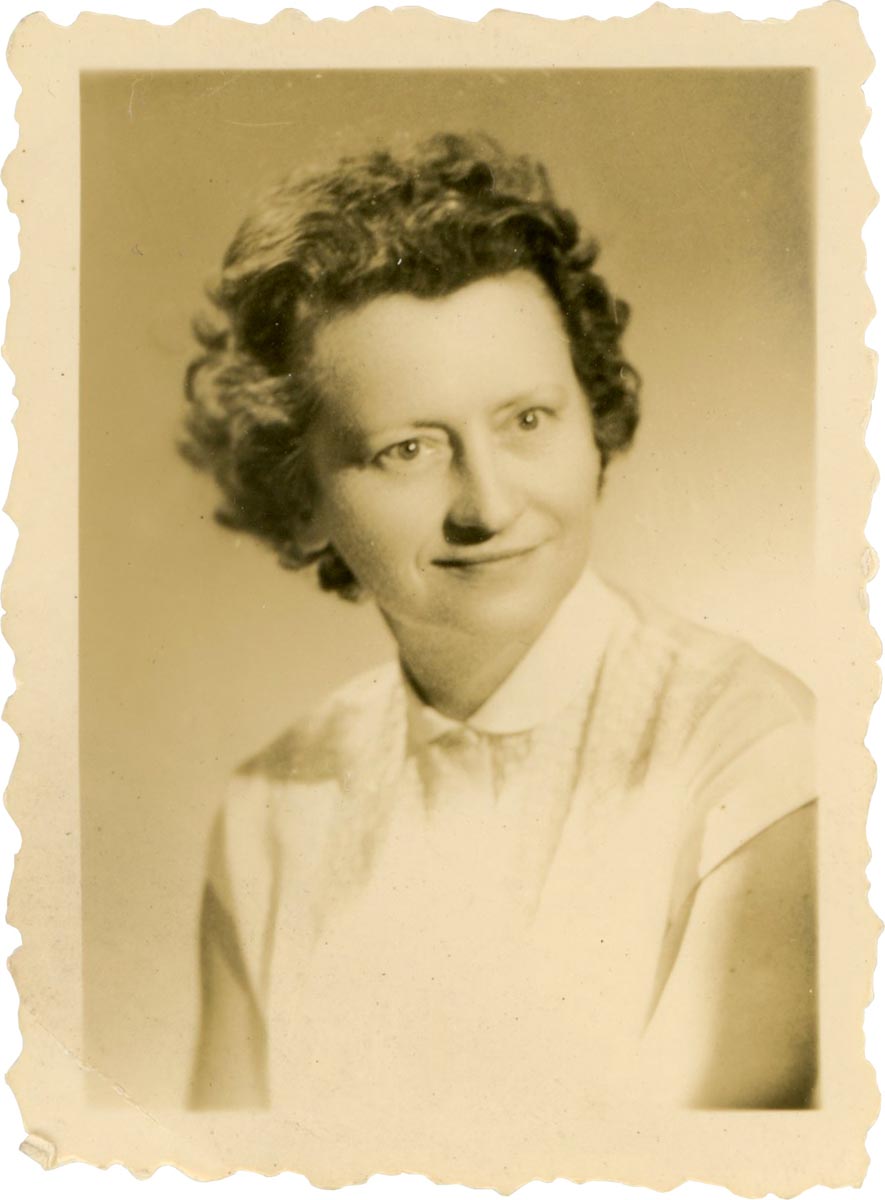 Portrait d’identité d’Agnès Nuytten, photographie originale et sa version imprimée offset pour la presse, sd. Archives municipales de Lambersart - 2LAM_Fi4