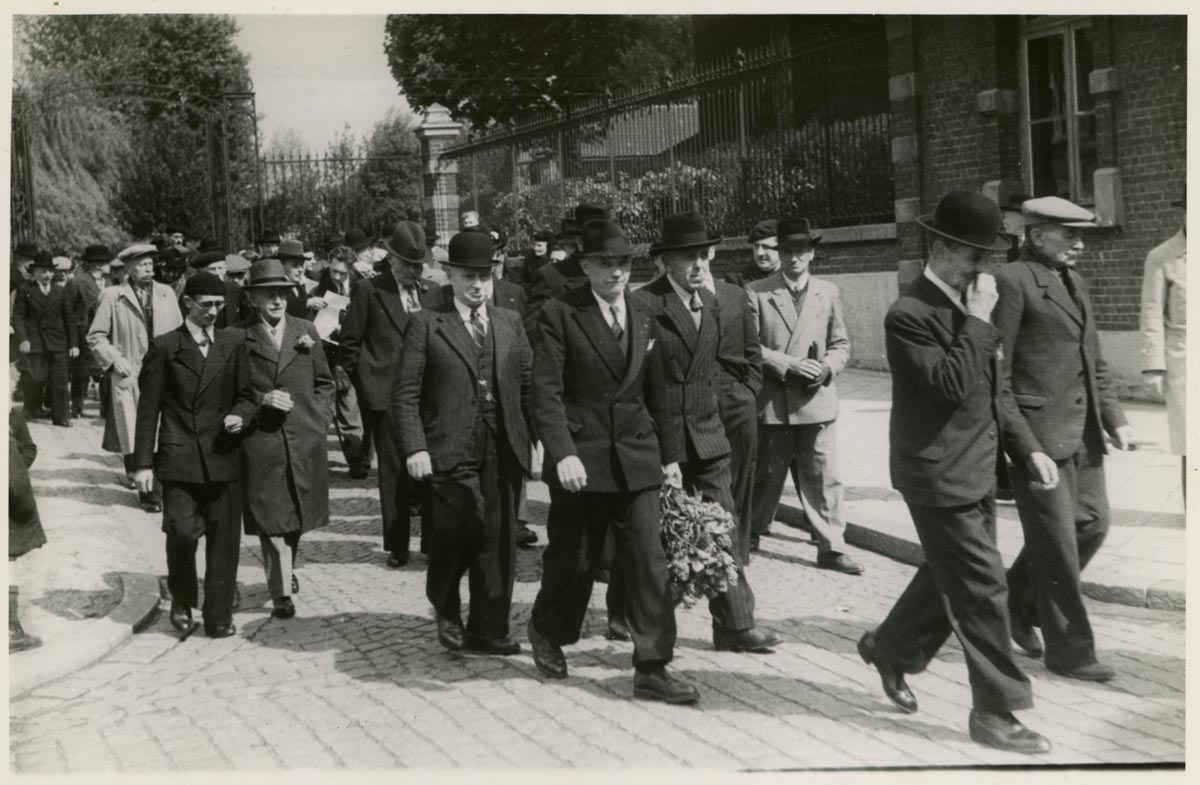 Remise des médailles du travail en mairie de Marquette-lez-Lille, 1er mai 1948. Archives municipales de Marquette-lez-Lille – 4MAR_K2