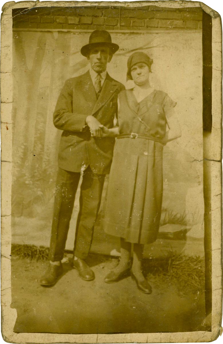 Portait de Charles Duponchel, avec ses camarades militaires et avec son épouse Jeanne. Fonds privé Duponchel / Archives municipales de Bondues – 3 BON_Fi et 17BON_S1
