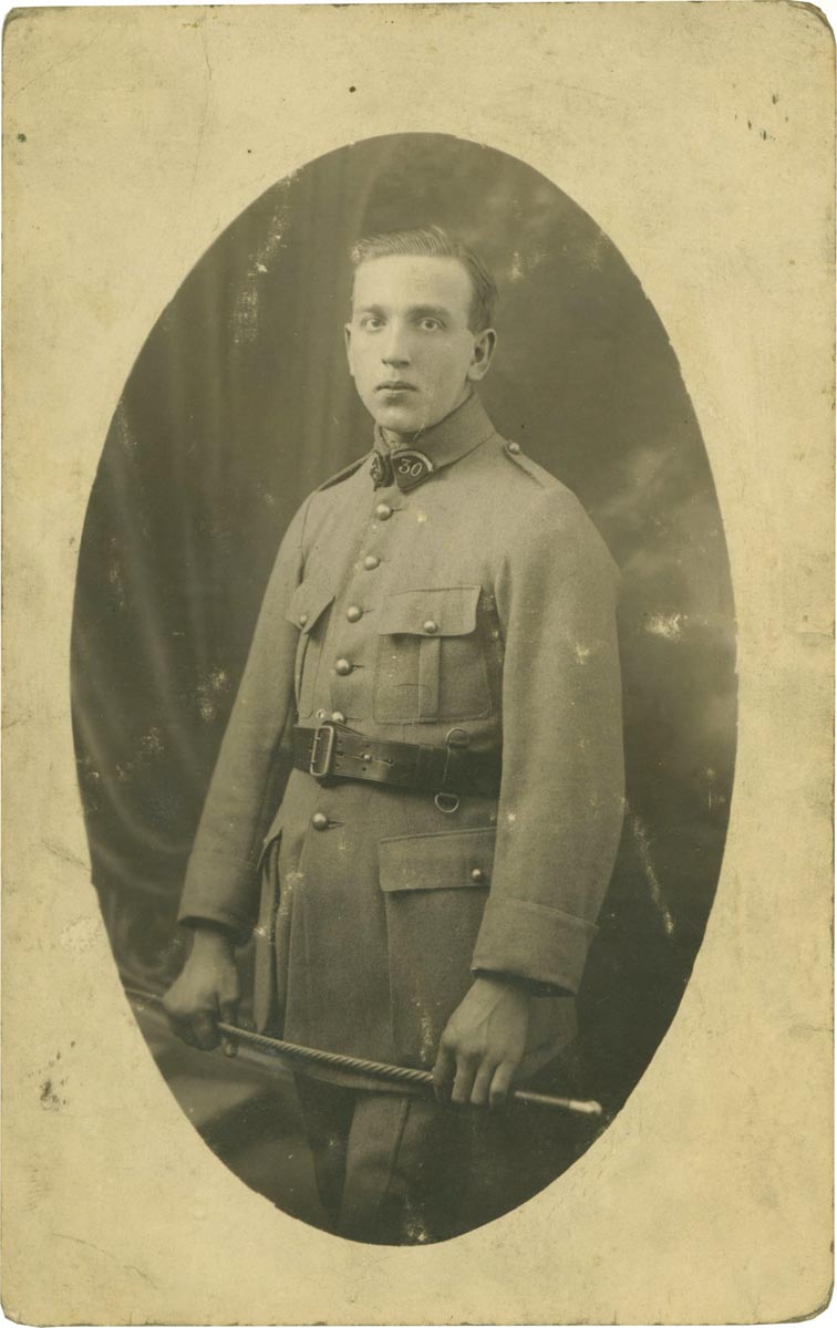 Portait de Charles Duponchel, avec ses camarades militaires et avec son épouse Jeanne. Fonds privé Duponchel / Archives municipales de Bondues – 3 BON_Fi et 17BON_S1